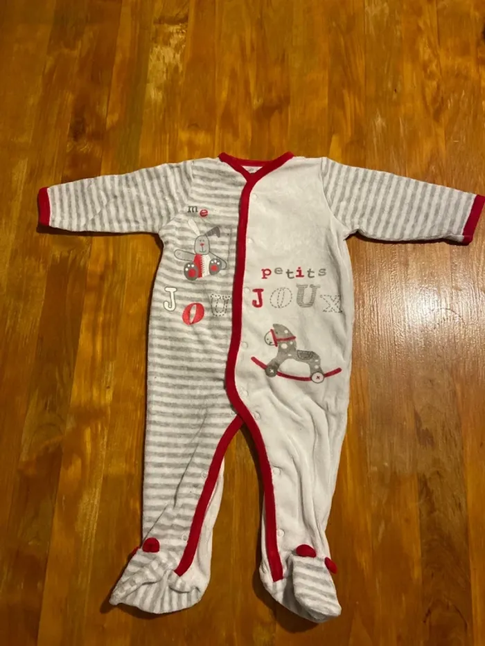 Lot de 5 pyjamas hiver 6mois - photo numéro 4