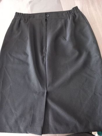Jupe de service taille 42 plutôt 40 petit