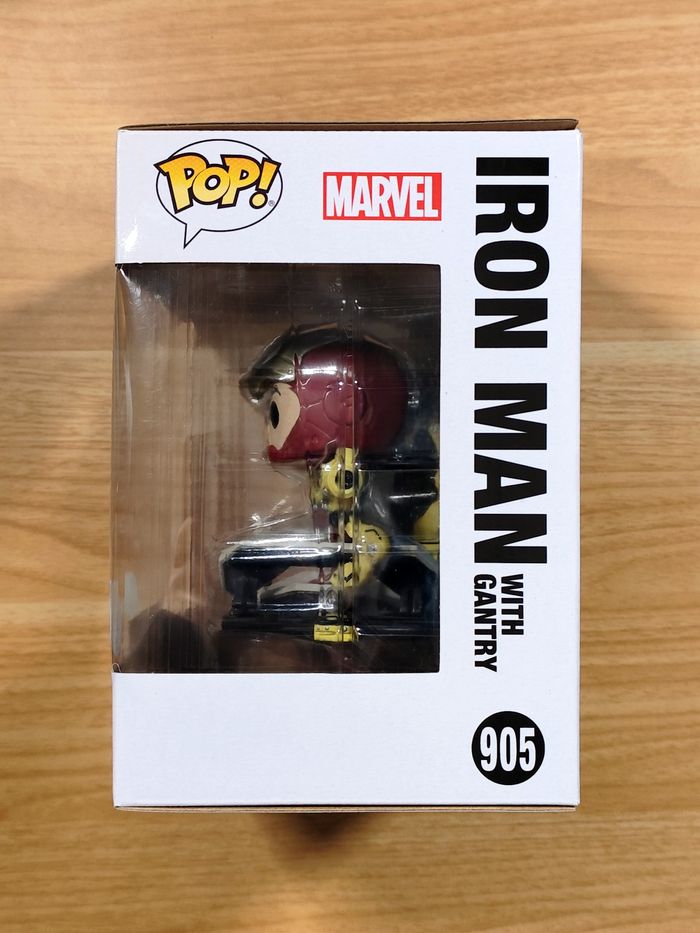 Funko Pop! Deluxe Iron Man With Gantry #905 - Iron Man 2 (Glow) - photo numéro 2