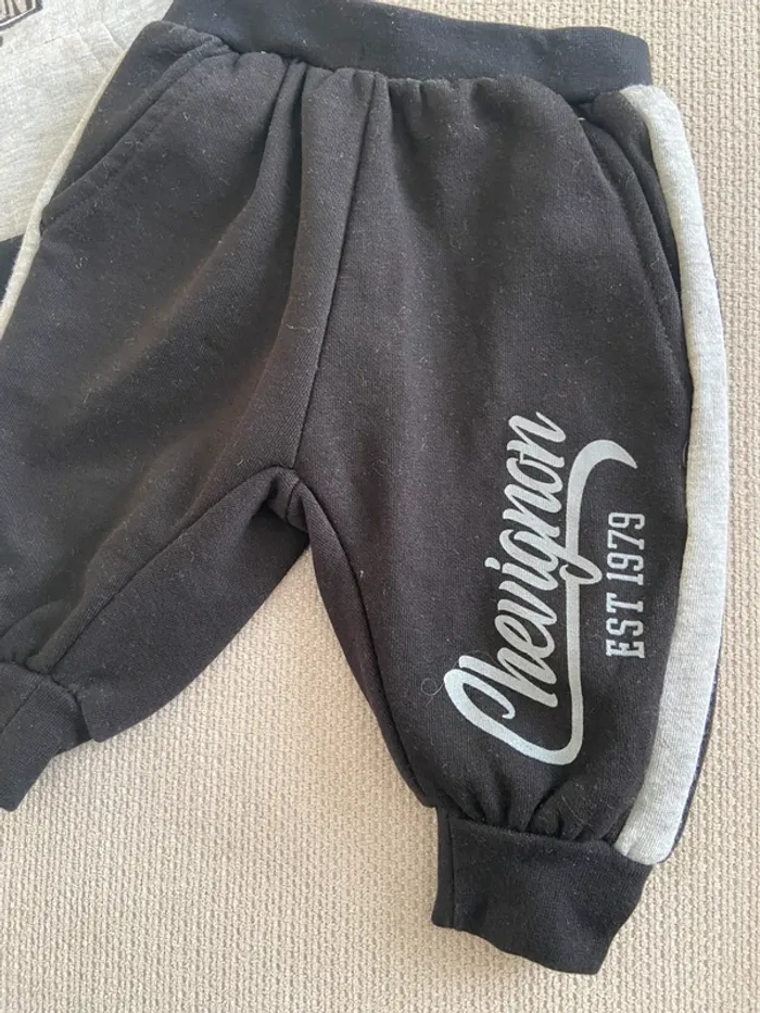 Ensemble jogging très bon état 3 mois - photo numéro 6