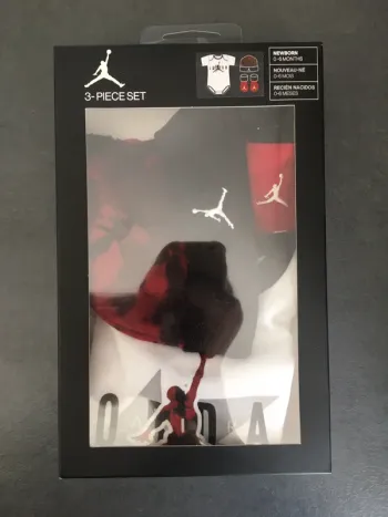 Coffret Jordan body + bonnet + chaussettes 0-6 mois