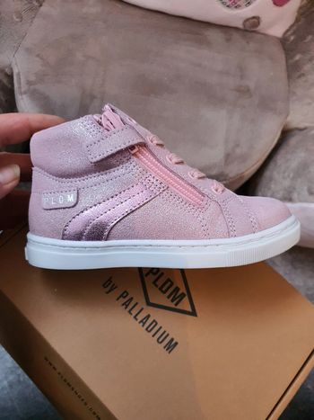 Palladium neuve rose taille 25