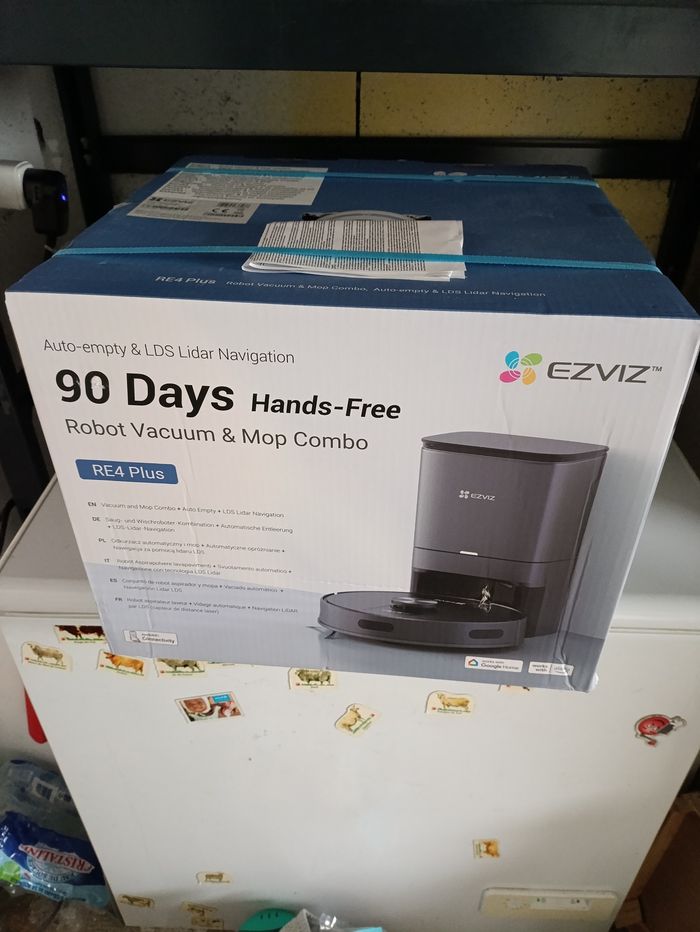 Robot aspirateur + station neuf