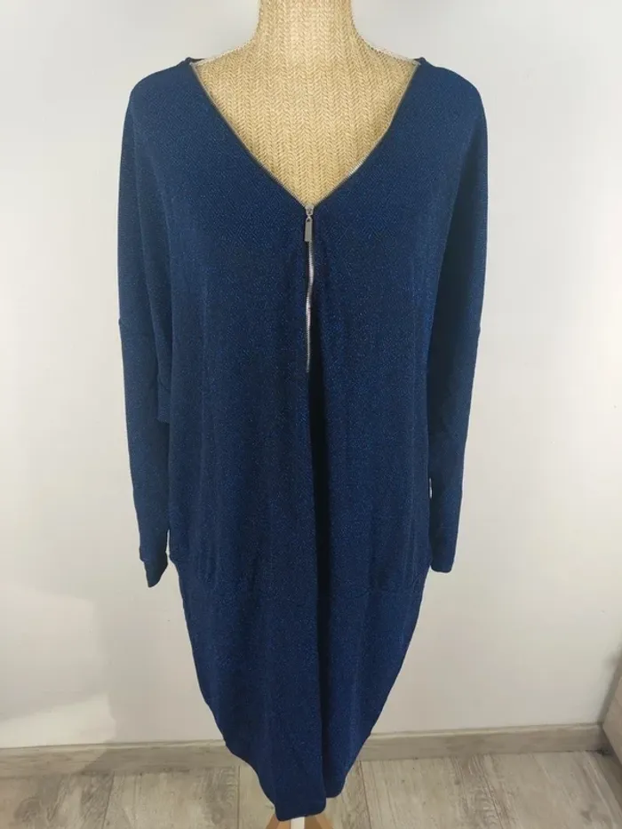 Robe mi-longue manches longues noire paillettée bleu électrique taille 54 M&S Mode - photo numéro 2