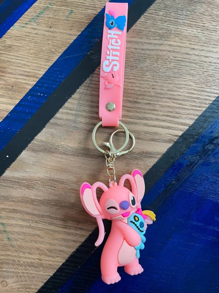 Porte clé stitch rose 7,5 cm neuf avec son doudou