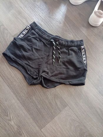 Short noir