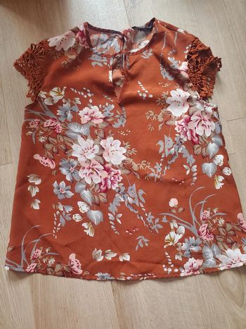 Blouse marron à fleur et dentelle taille 34