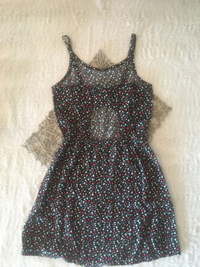 Superbe robe à fleurs et bretelles - photo numéro 2