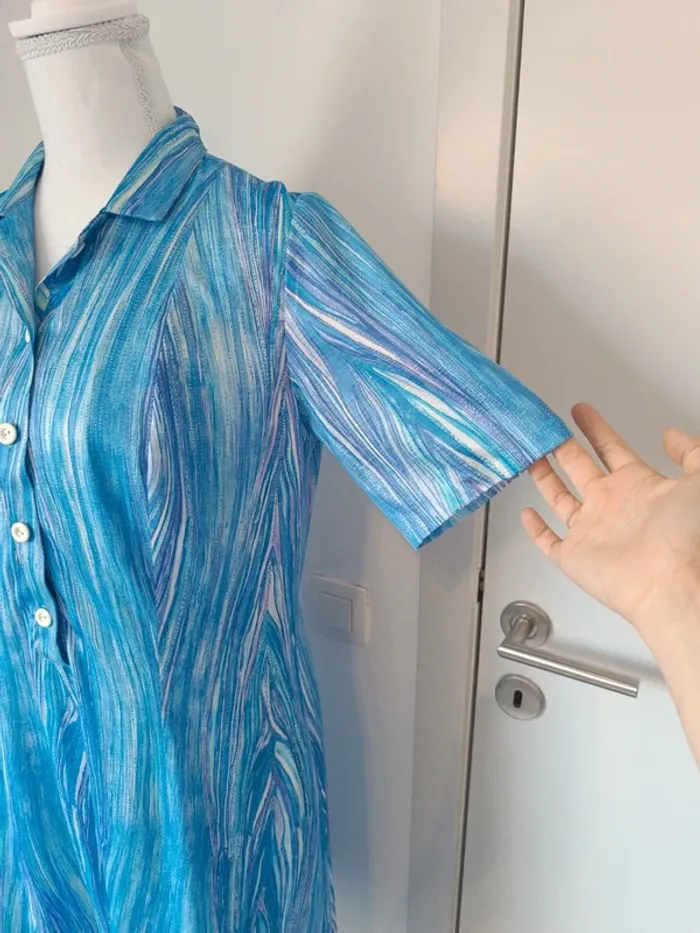 đ Robe vintage bleue Ă motifs ondulĂ©s â Taille 42 - photo numĂ©ro 3
