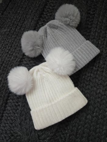 Lot de deux bonnets