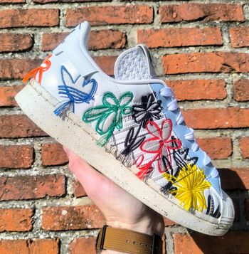 Baskets adidas superstar édition limitée super earth pointure 44 avec boite