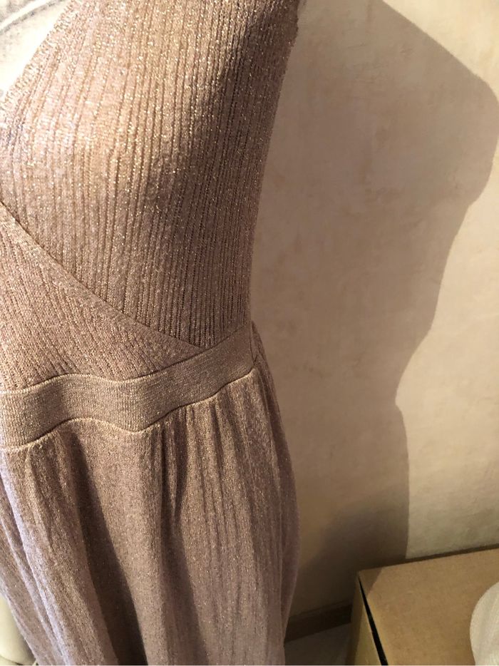 Très jolie robe beige doré - photo numéro 2