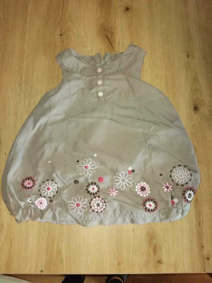 Robe taille 6 mois