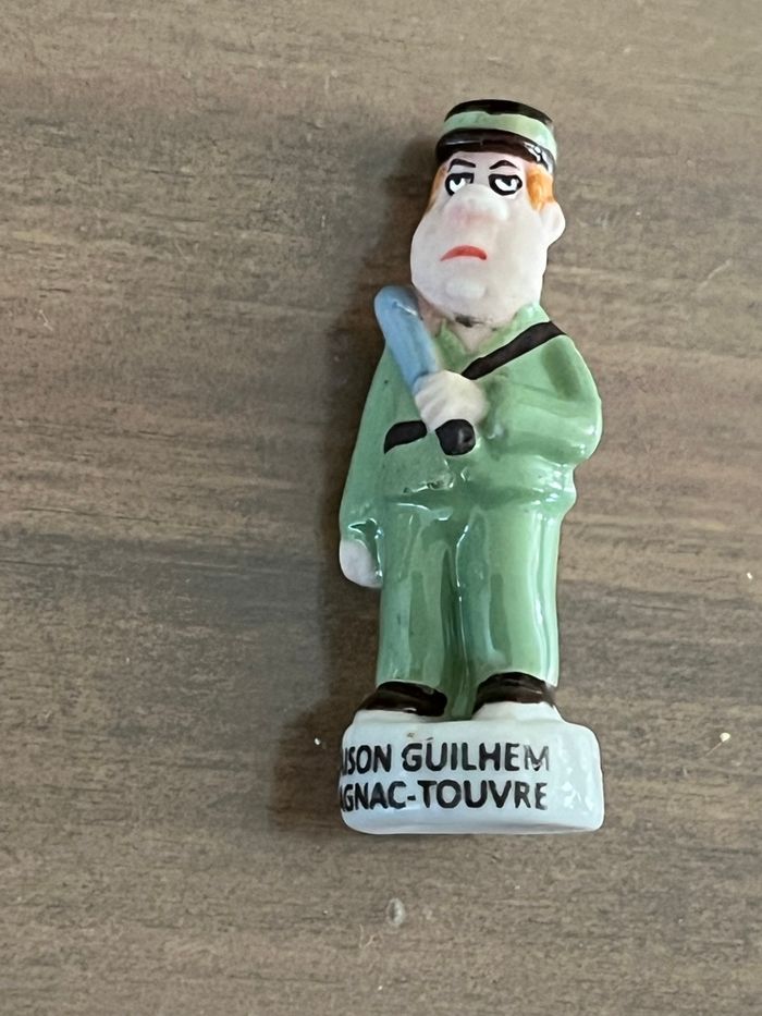 Fève Le Gendarme - photo numéro 2