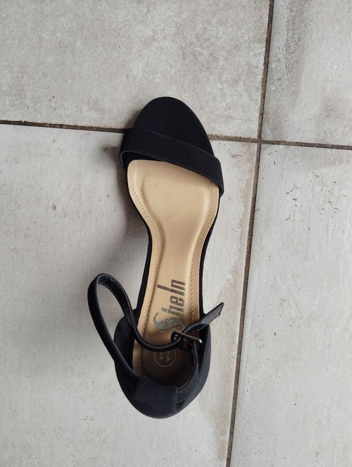 Nu pieds a talons - photo numéro 7