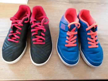 Lot de deux paires de chaussures de foot
