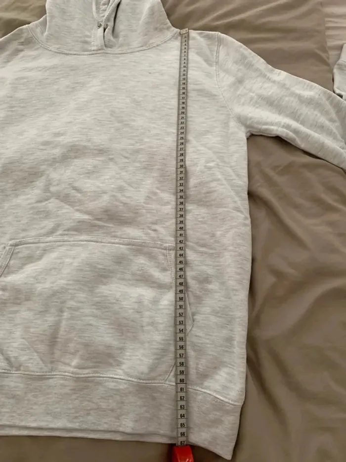 Sweat à capuche gris clair basique – très bon état, taille M - photo numéro 13