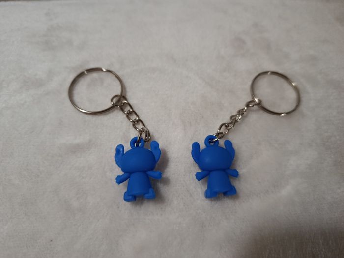 A saisir , jamais utilisés , lot de 2 porte-clé " Stitch" ( bien lire merci) - photo numéro 3