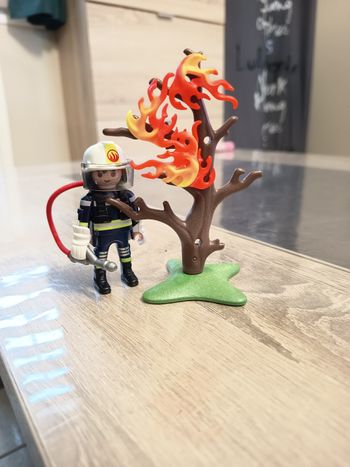 Playmobil spécial plus 9093 pompier avec arbre en feu