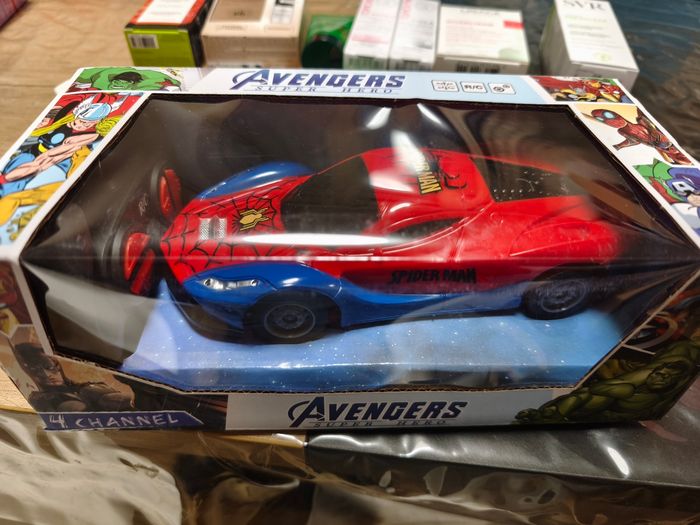 voiture radiocommandée spiderman neuve