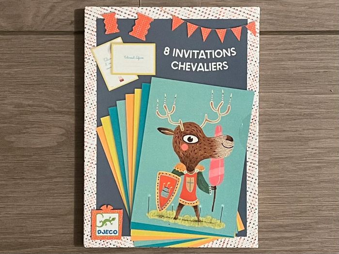8 Cartes d’invitations + 8 enveloppes Chevaliers DJECO