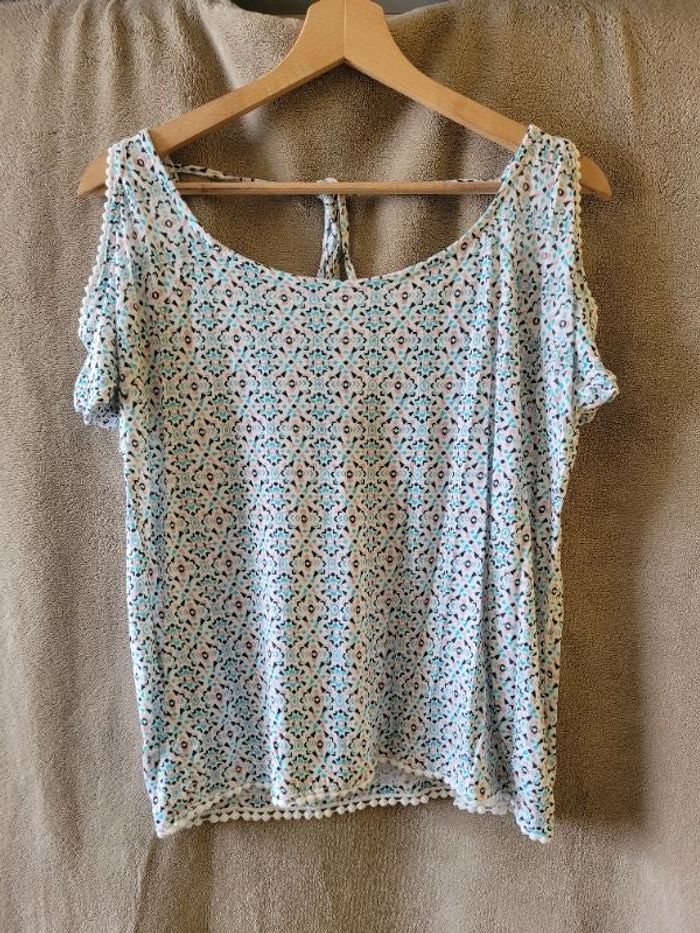 Tee shirt épaules dénudées