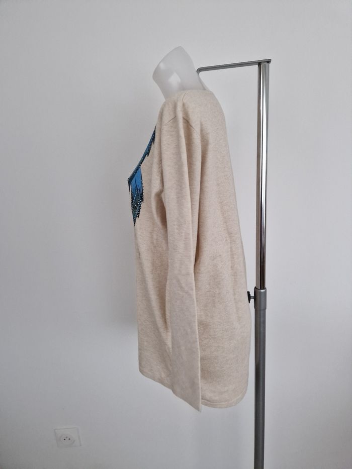 Haut beige crème motif plumes bleues avec perles argentées H&L - photo numéro 3