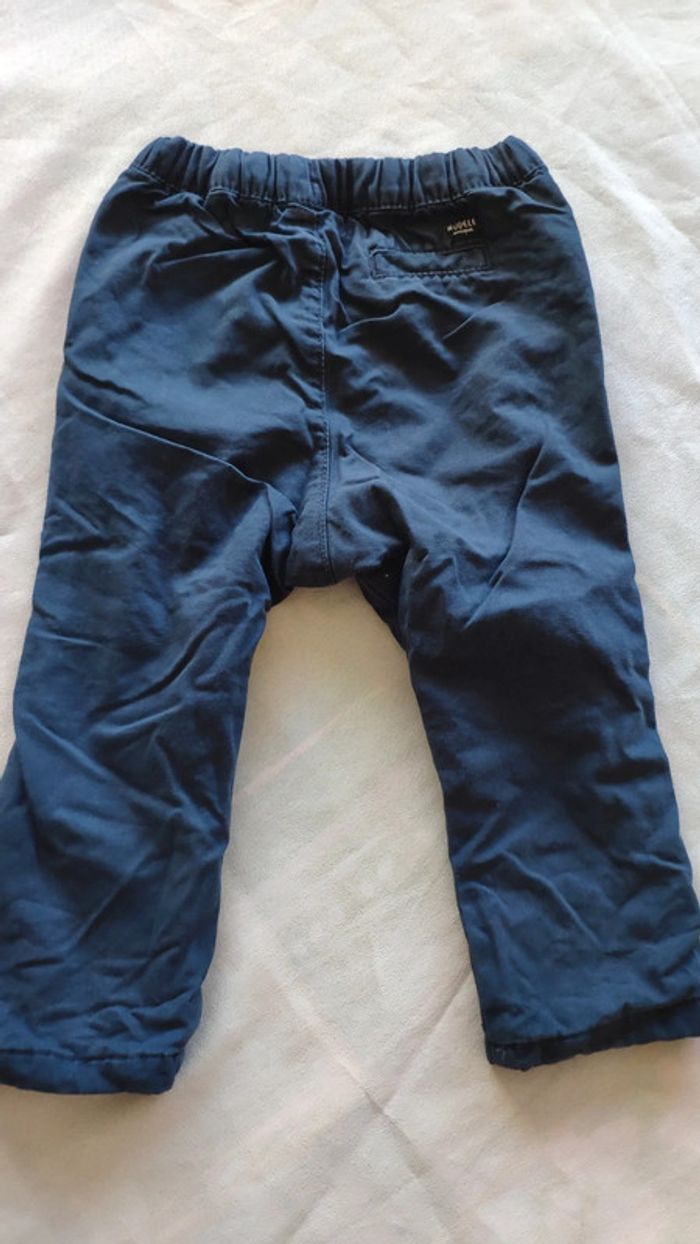 Pantalon Kiabi marine 24 mois bouton marron élastique à la taille - photo numéro 3