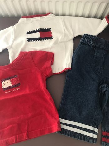 Ensemble Tommy Hilfiger 3 / 6 mois