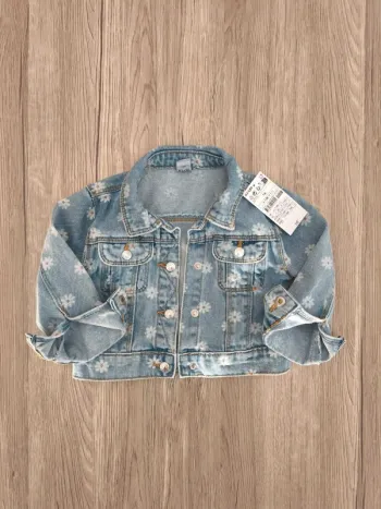Veste en jean bleu clair avec impression de Marguerite