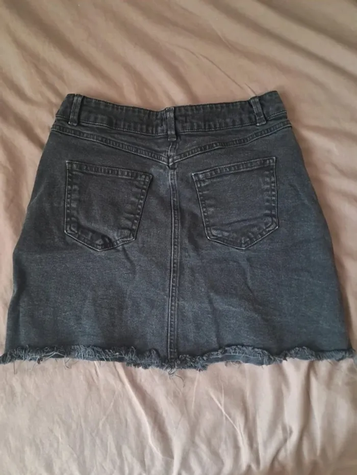 Mini-jupe en jean noir - photo numéro 2