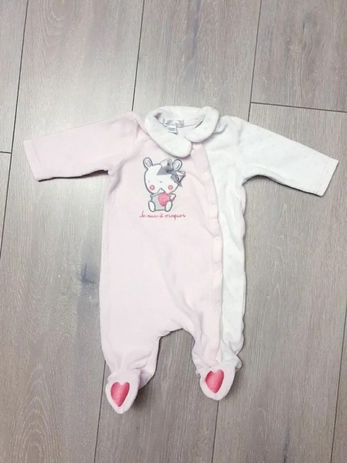 Pyjama en velour rose et blanc. Fille 3 mois. Marque Les petits cailloux