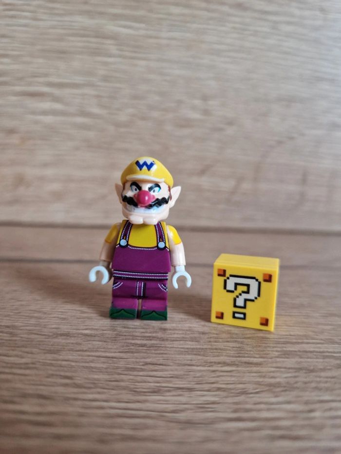 Figurine type lego Wario / Super Mario