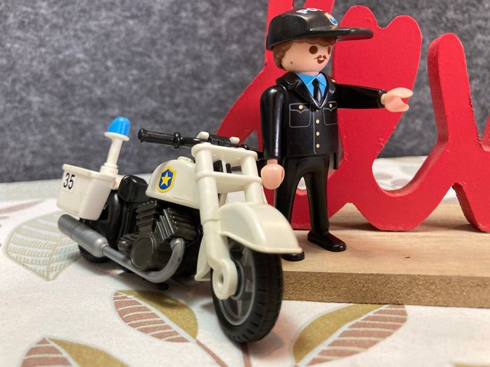 Playmobil - policier sur moto - photo numéro 5