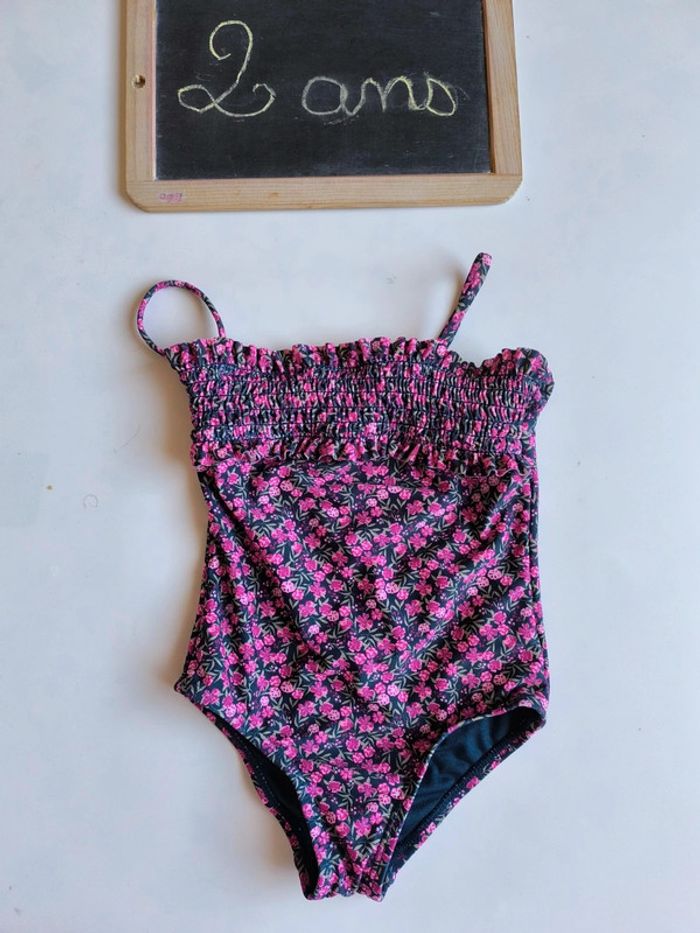 Maillot de bain tape à l'oeil taille 2 ans en excellent état