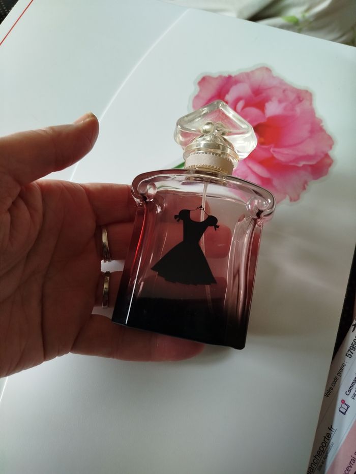 Un flacon vide de parfum pour collection