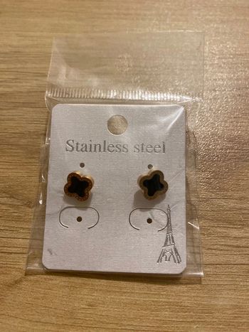 Boucles d’oreilles trèfles neuves