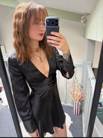 Robe courte satinée noire Xs Zara  neuve avec étiquette