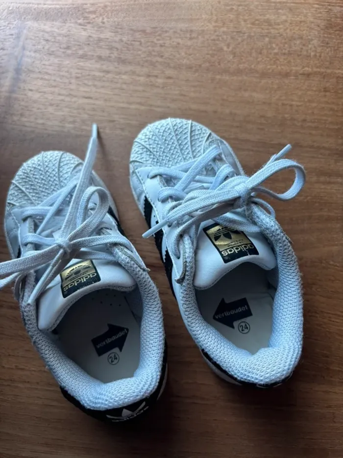 Basket super star taille 25 - photo numéro 4