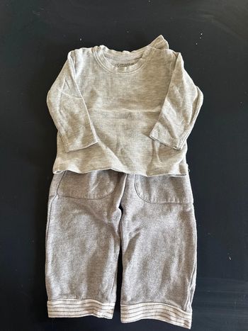 Pull et pantalon gris taille 9 mois 74 cm