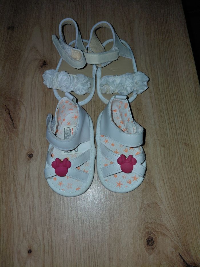 Lot de nu pieds bebe