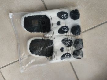 Chaussons panda neufs pointure 38/39