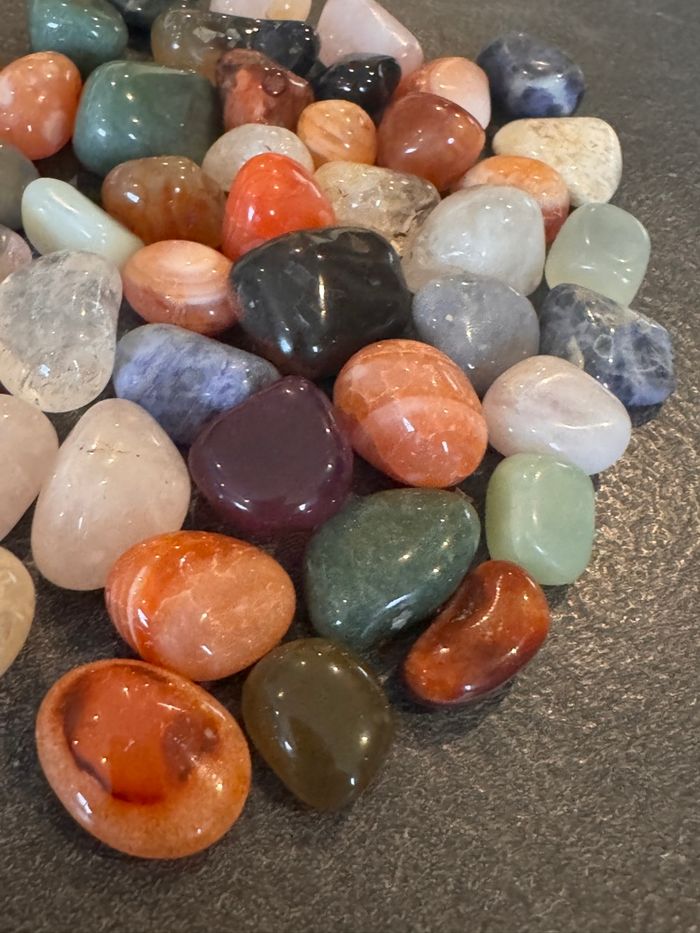Lot de 350 g de pierres polies naturelles – quartz, agate, jaspe, aventurine, sodalite – (Total 386 g avec cadeaux) - photo numéro 4
