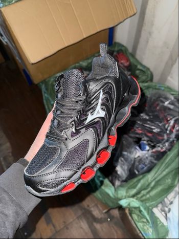 Basket mizuno noir rouge 43