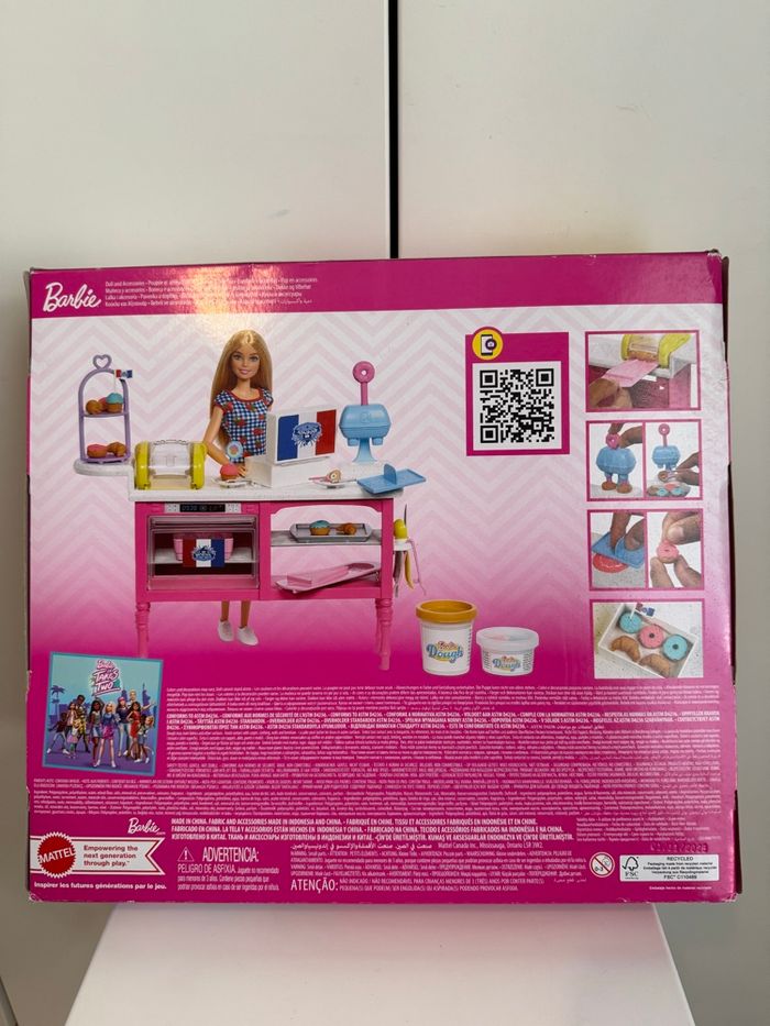 Barbie coffret poupée Malibu Barbie pâtisserie cadeau Noël 🎅 🎄 - photo numéro 2
