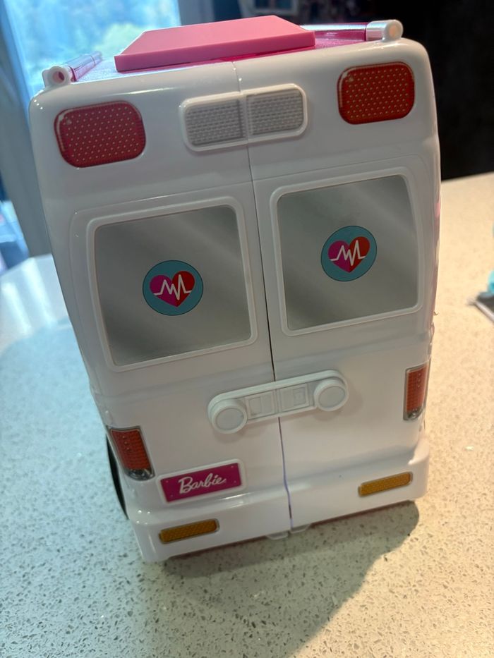 Ambulance Barbie + accessoires - photo numéro 10
