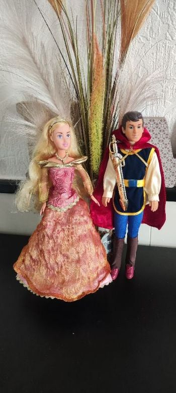 Lot de 2 poupée neuf Aurore et prince charmant Disneyland Paris collection