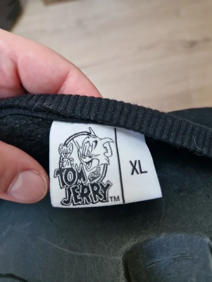 Magnifique pull tom et Jerry noir taille XL - photo numéro 4