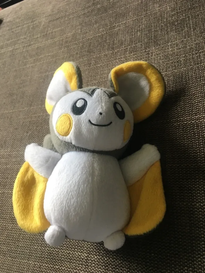 Peluche emolga 🧸