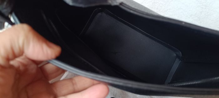 Sac bandoulière noir avec sa trousse laphrodite - photo numéro 4